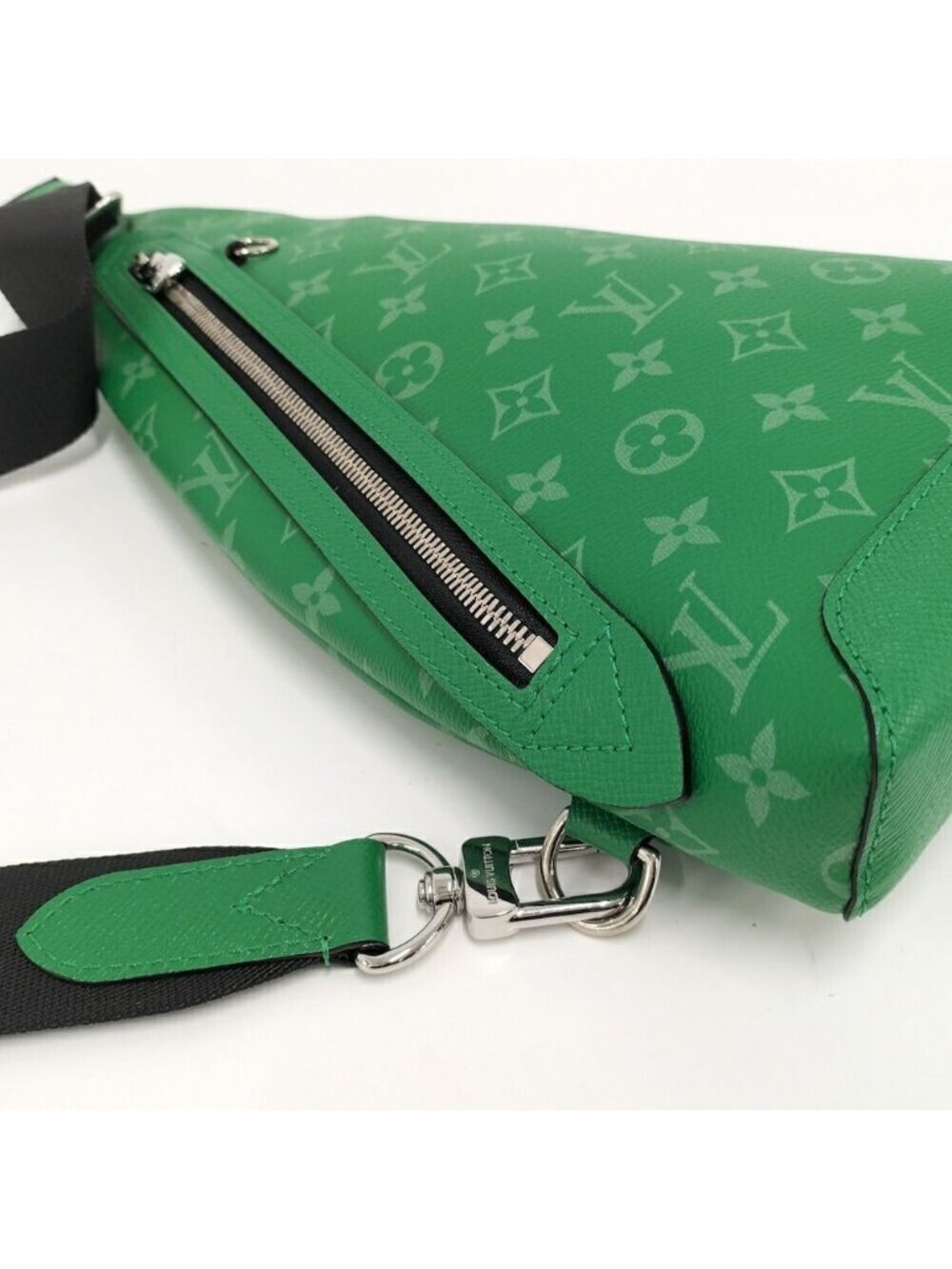 Louis Vuitton Duo Sling Bag Taigarama Monogram Green - Picture 4 of 9